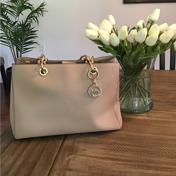 Michael Kors purse - Picture 2 of 7